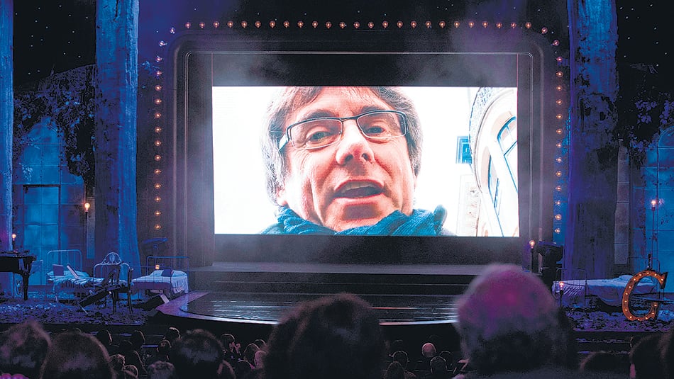 El camino a la investidura de Puigdemont está plagado de obstáculos; aun así, el líder sigue adelante.