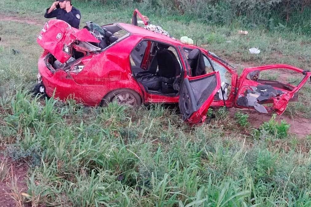Dos muertos en un choque entre un auto y un micro de larga distancia en la ruta 34 en Santiago del Estero. Imagen: Gentileza Diario Panorama