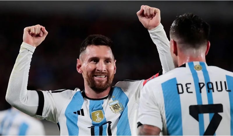 Messi festeja su golazo de tiro libre ante Ecuador, por las Eliminatorias Sudamericanas, el 7 de septiembre en el Monumental. 