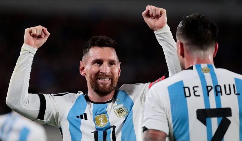 Messi festeja su golazo de tiro libre ante Ecuador, por las Eliminatorias Sudamericanas, el 7 de septiembre en el Monumental. 