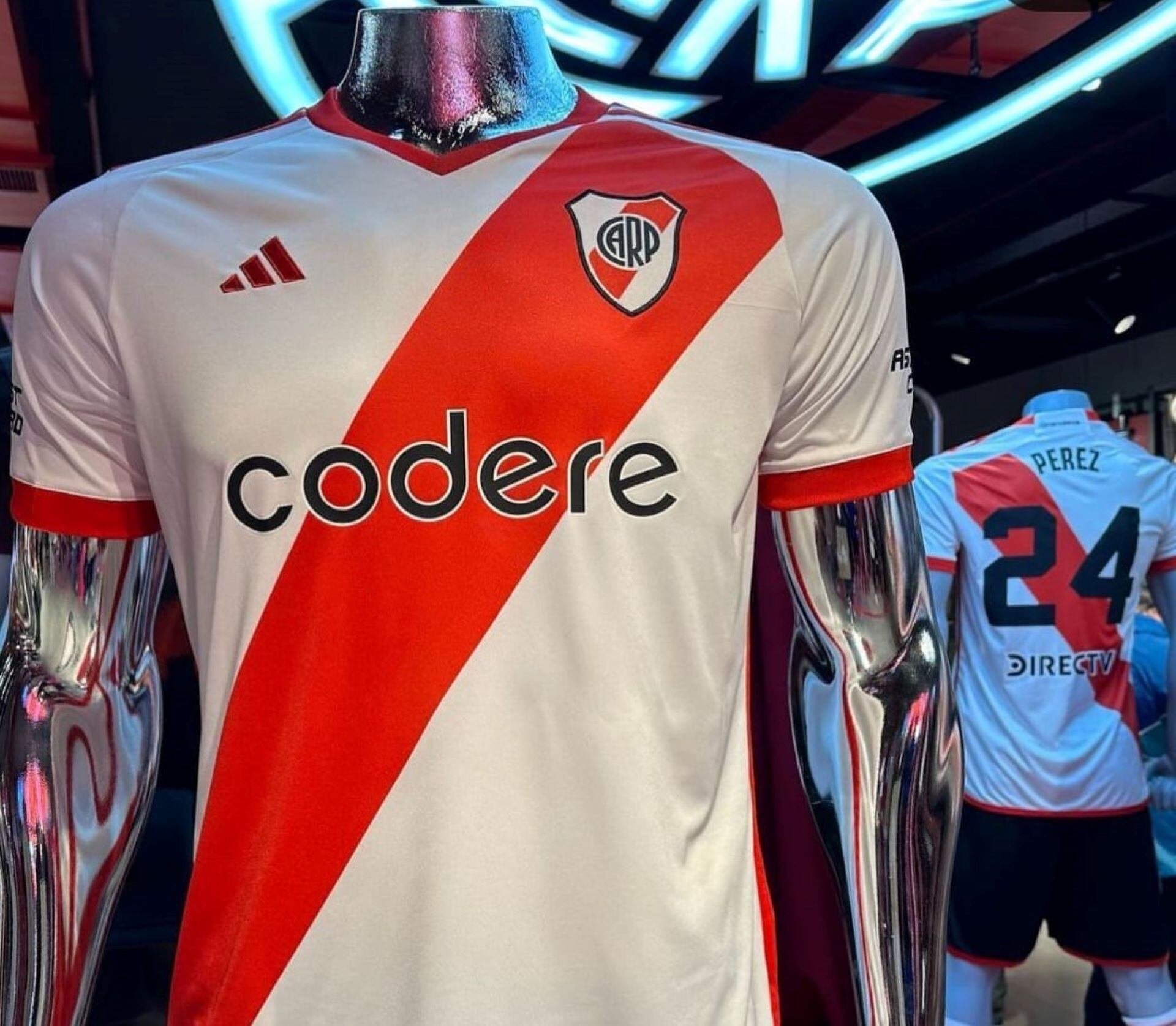 La nueva camiseta titular de River ya está a la venta. Imagen: River Plate