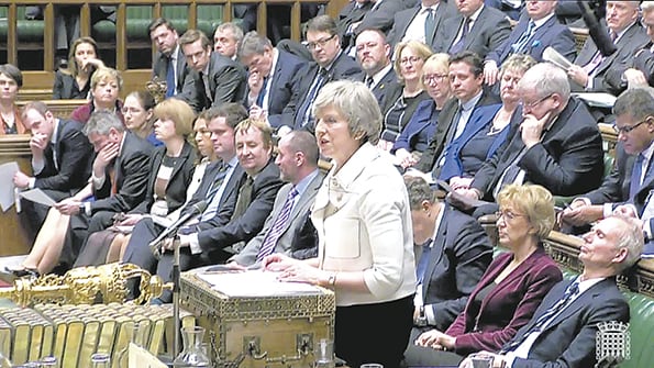 La UE estaría dispuesta a extender la fecha de salida británica hasta julio si May lo solicita, informó la prensa local.