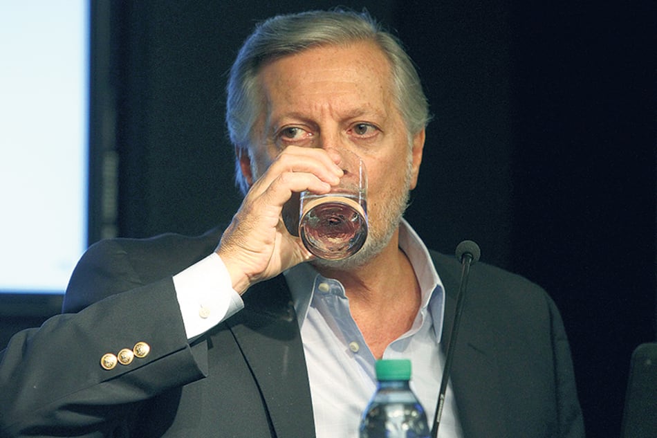 El ministro de Energía, Juan José Aranguren, de nuevo en el ojo de la tormenta.