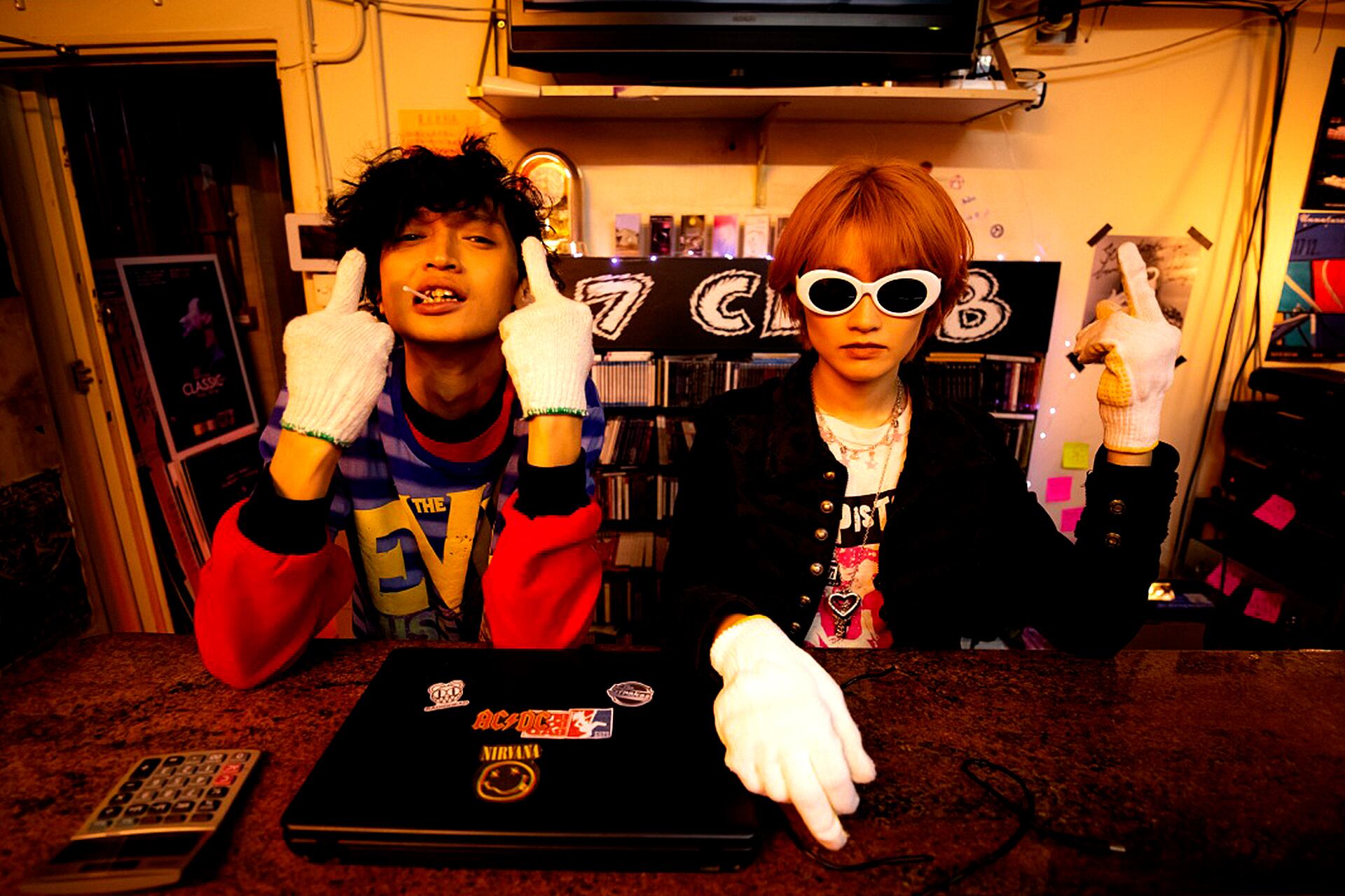 En 27, la honkgonesa Erica Kwok Chung Lee evoca a la edad maldita del rock para reflexionar sobre la juventud.