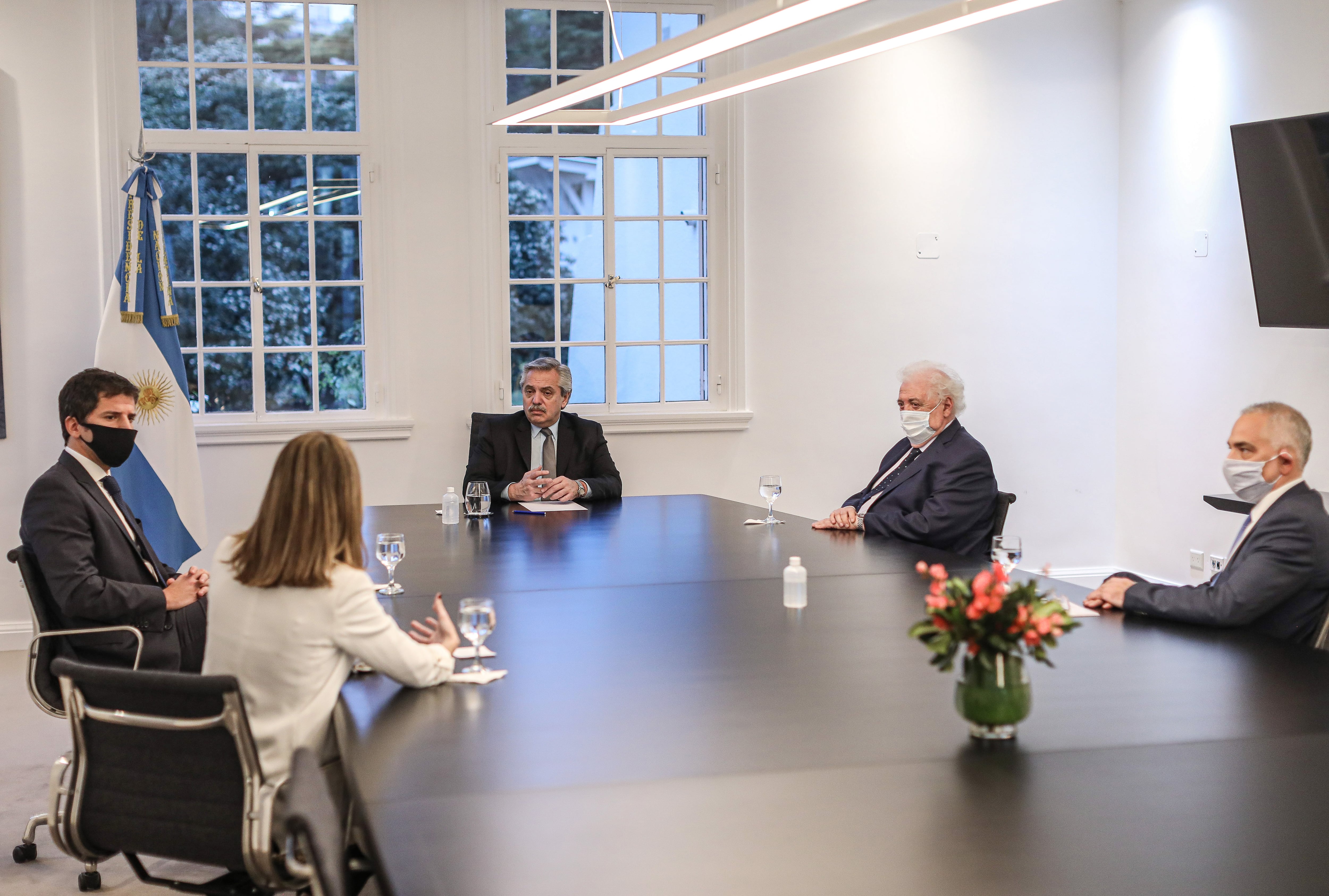 Alberto Fernández y Ginés González García en la reunión por la vacuna de Oxford.