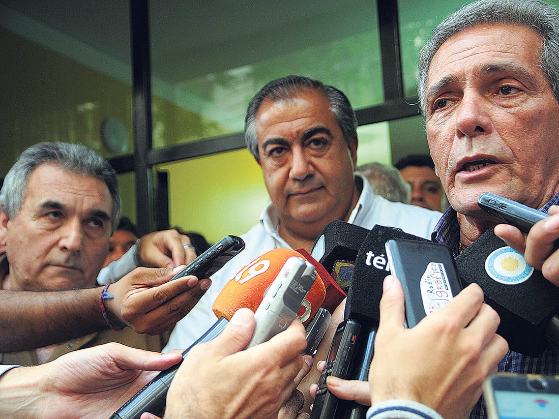 “Todo lo firmado por el Gobierno y los empresarios con el sindicalismo fue verborragia total”, dijo Acuña, junto a Daer y Schmid.