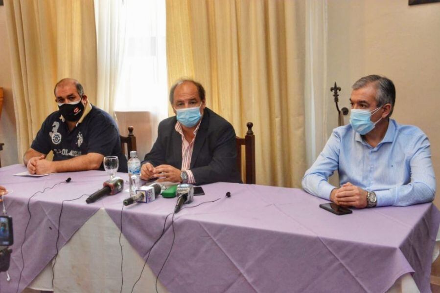 Villada junto a Pablo González y el presidente de la Cámara de Comercio de Orán