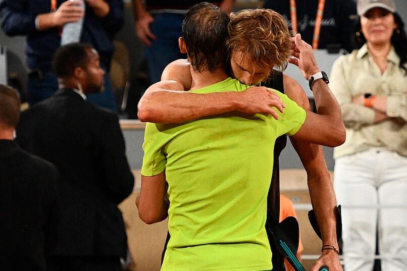 El saludo de Nadal y Zverev en Roland Garros 2022