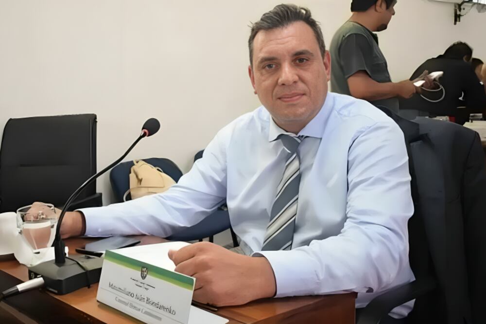 Maximiliano Bondarenko en su banca de concejal.