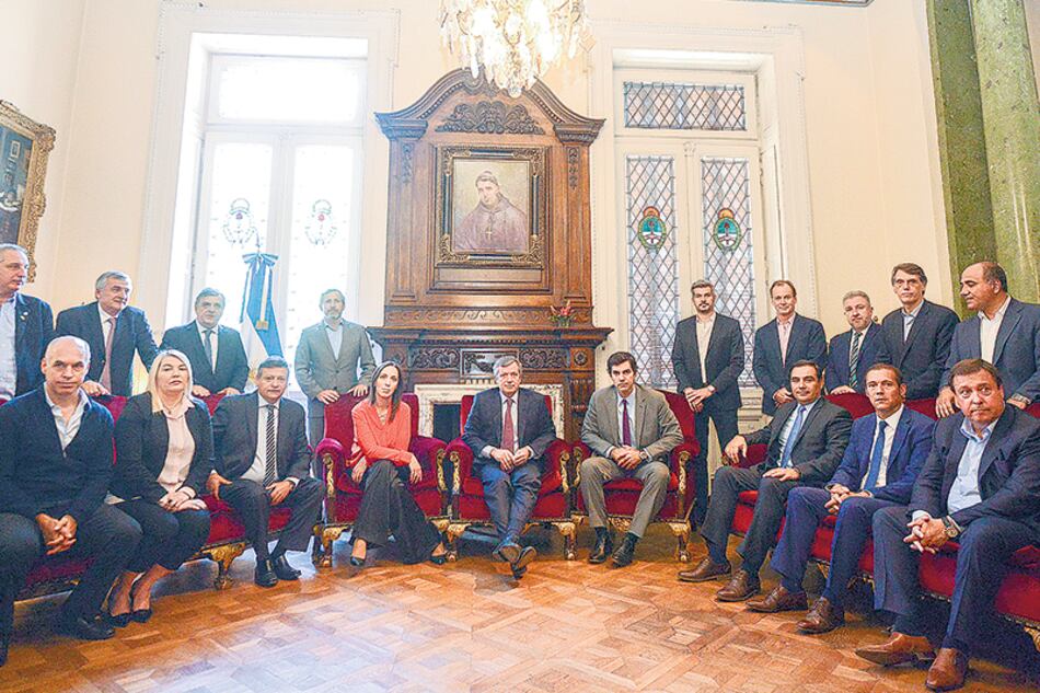 Los gobernadores que apoyan la reforma previsional se mostraron con Peña y Monzó.