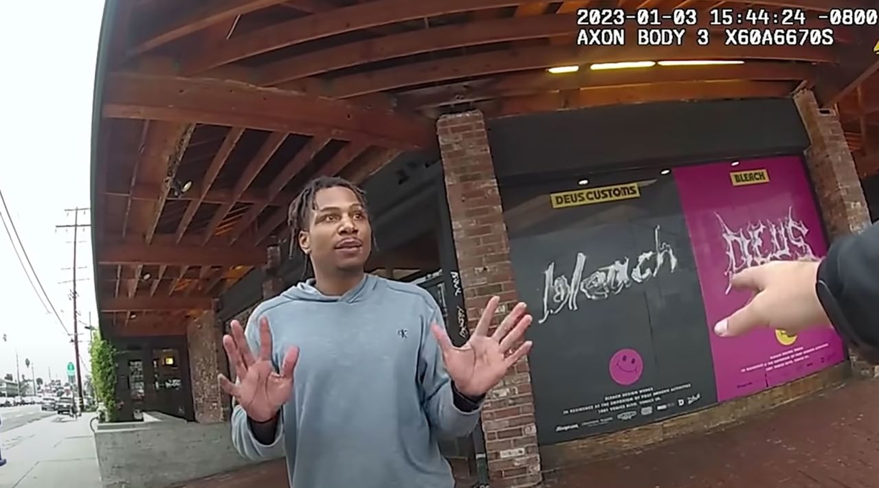 Imagen de la camara corporal de la Policia de Los Angeles en el momento de la detención de Anderson.