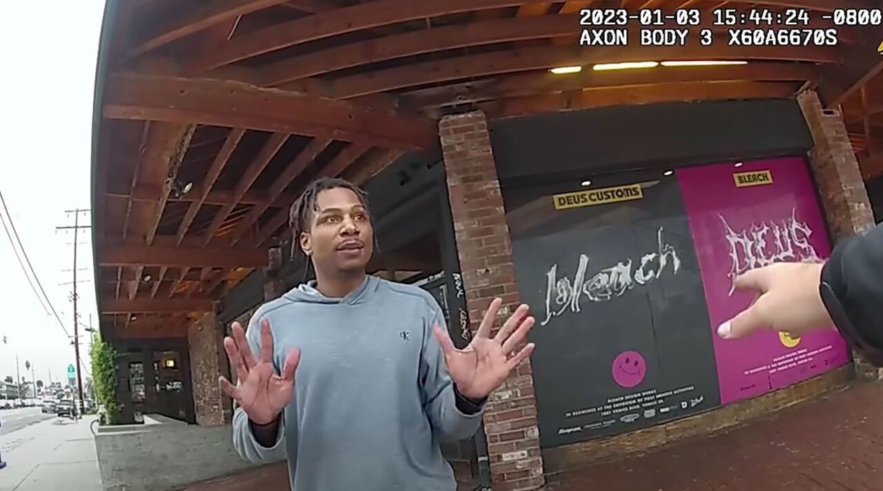 Imagen de la camara corporal de la Policia de Los Angeles en el momento de la detención de Anderson.