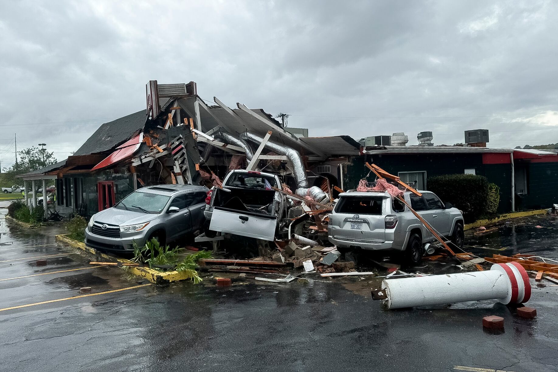 Muchas zonas del sureste de Estados Unidos, incluidos el oeste de Carolina del Norte y Tennessee, se han visto afectadas por las fuertes lluvias y el viento provocados por la tormenta