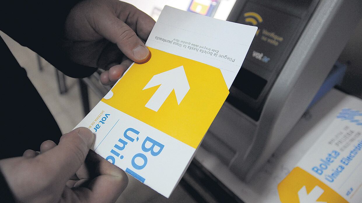 Pese a las críticas de la comunidad científica, el macrismo quiso imponer la boleta única electrónica (BUE).