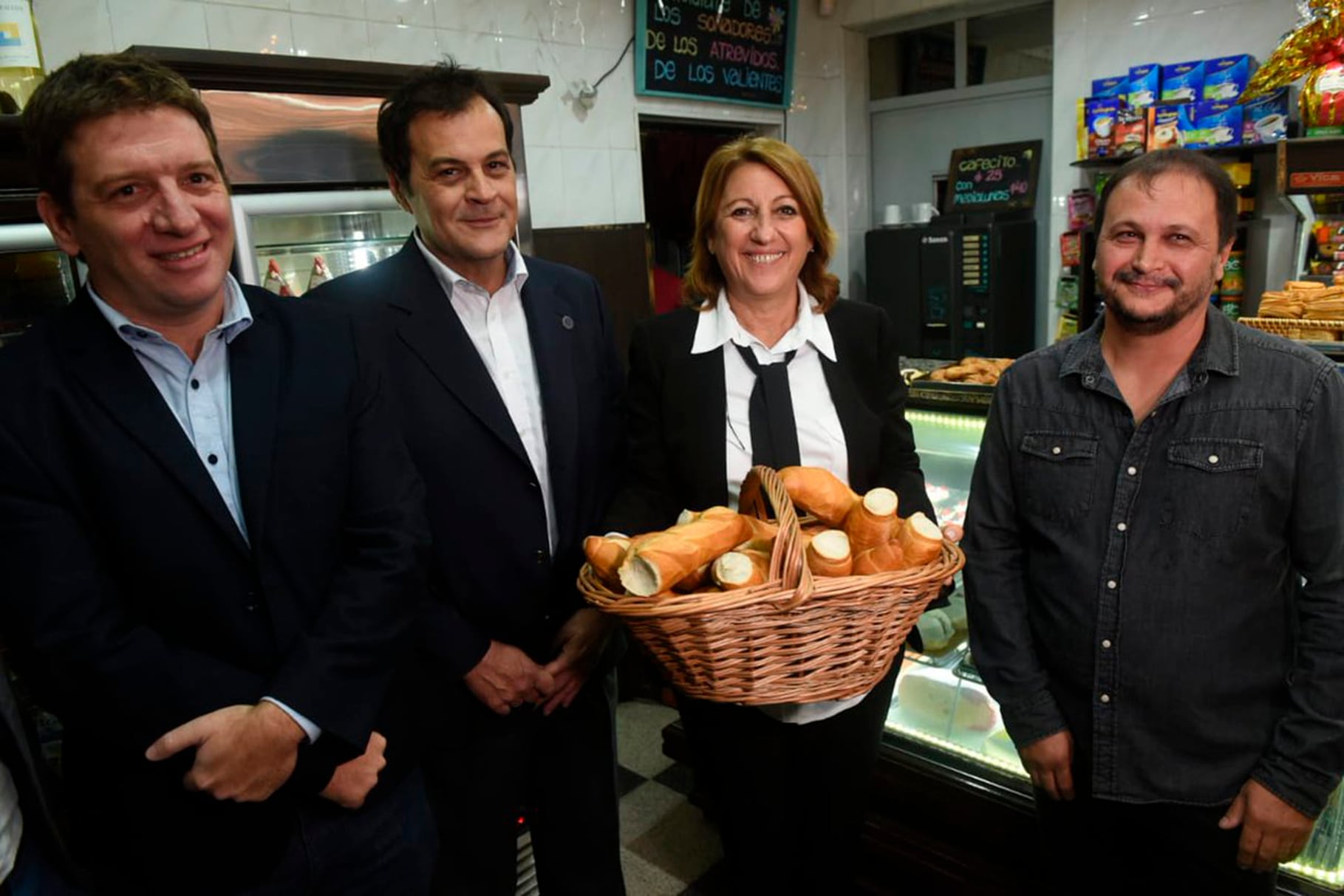 Fein acordó con industriales mantener el precio del pan a 65 pesos.