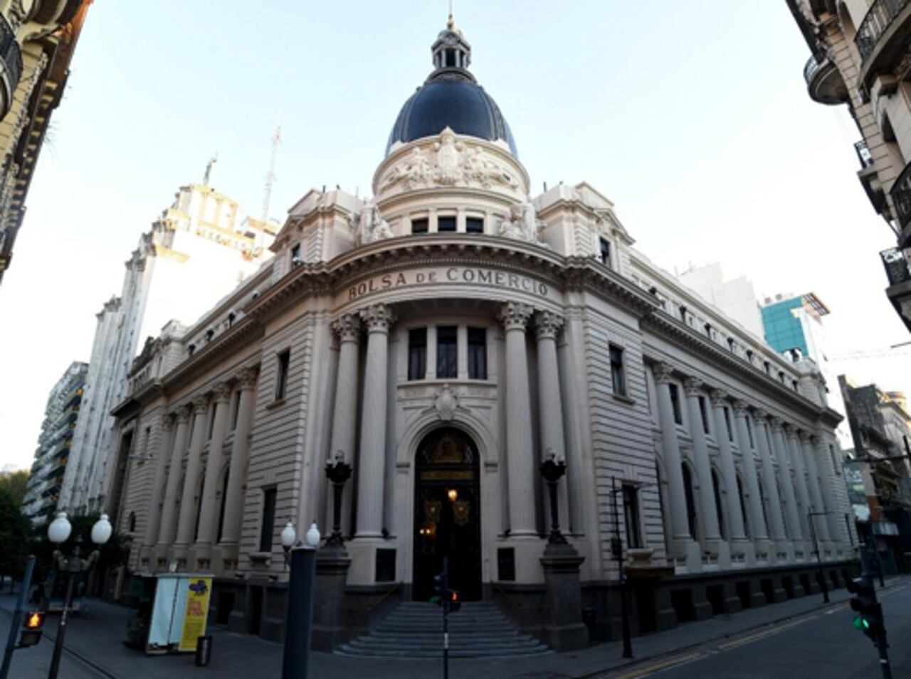El establishment pide "llevar el gasto público consolidado a niveles sostenibles". 