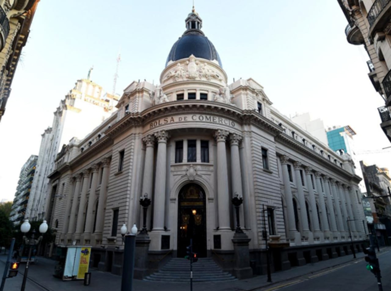 El establishment pide "llevar el gasto público consolidado a niveles sostenibles". 