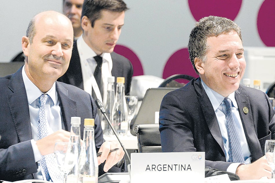 Federico Sturzenegger, presidente del BCRA, y Nicolás Dujovne, ministro de Hacienda, en el inicio del G-20.