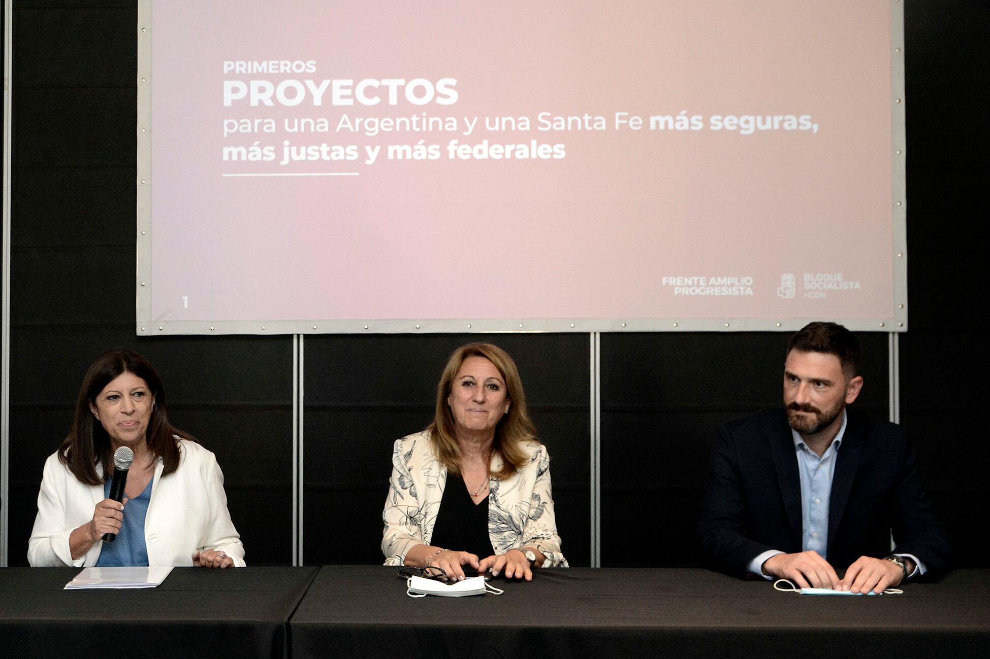 "Está en riesgo la democracia", fue el argumento central.