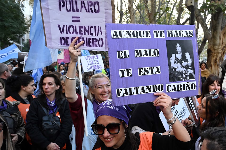 El presidente y el gobernador fueron criticados por sus políticas.