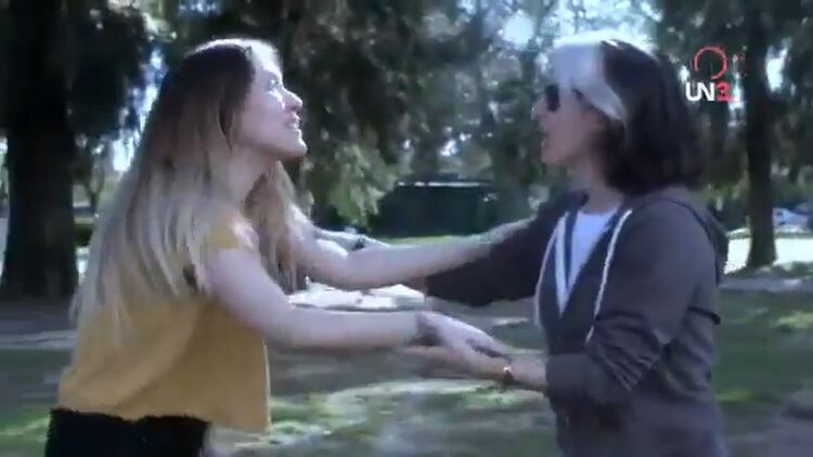 Las mujeres corren desesperadas a abortar en el video que ridiculiza a los antiderechos.