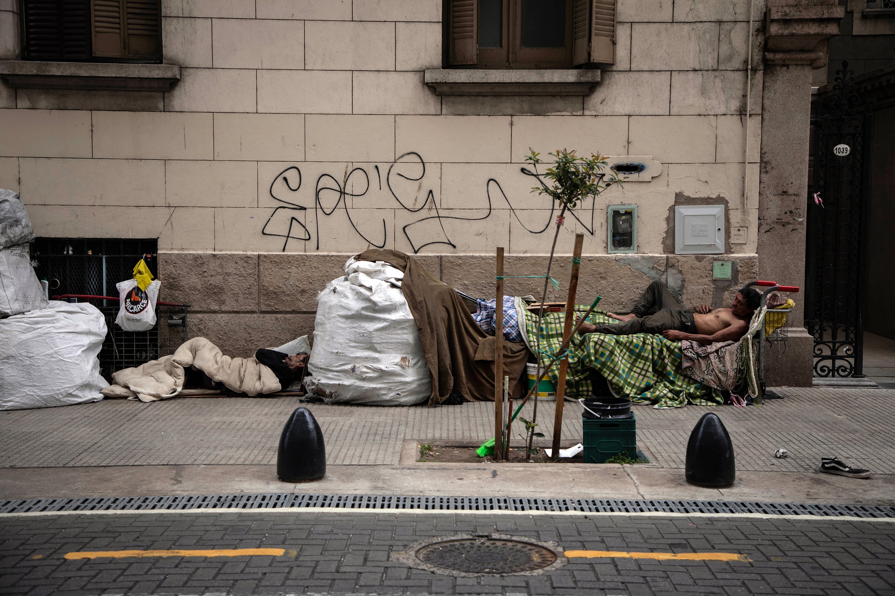 El deterioro de las condiciones de vida hoy se vincula más a la falta de ingresos que a la inflación.