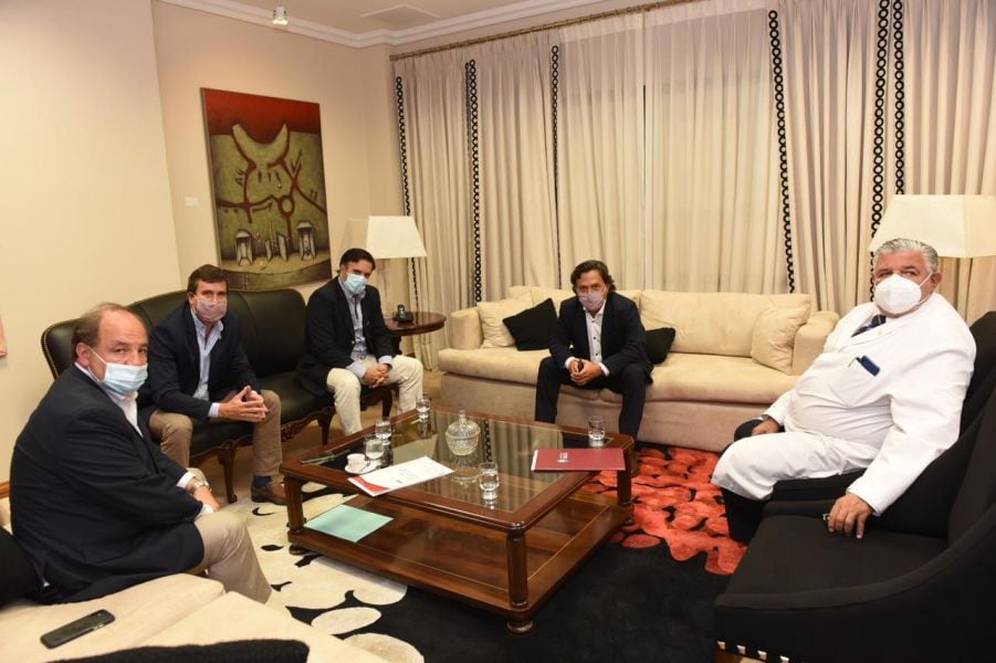 Francisco Aguilar (tercero de la izquierda) en el anuncio de la vuelta al COE