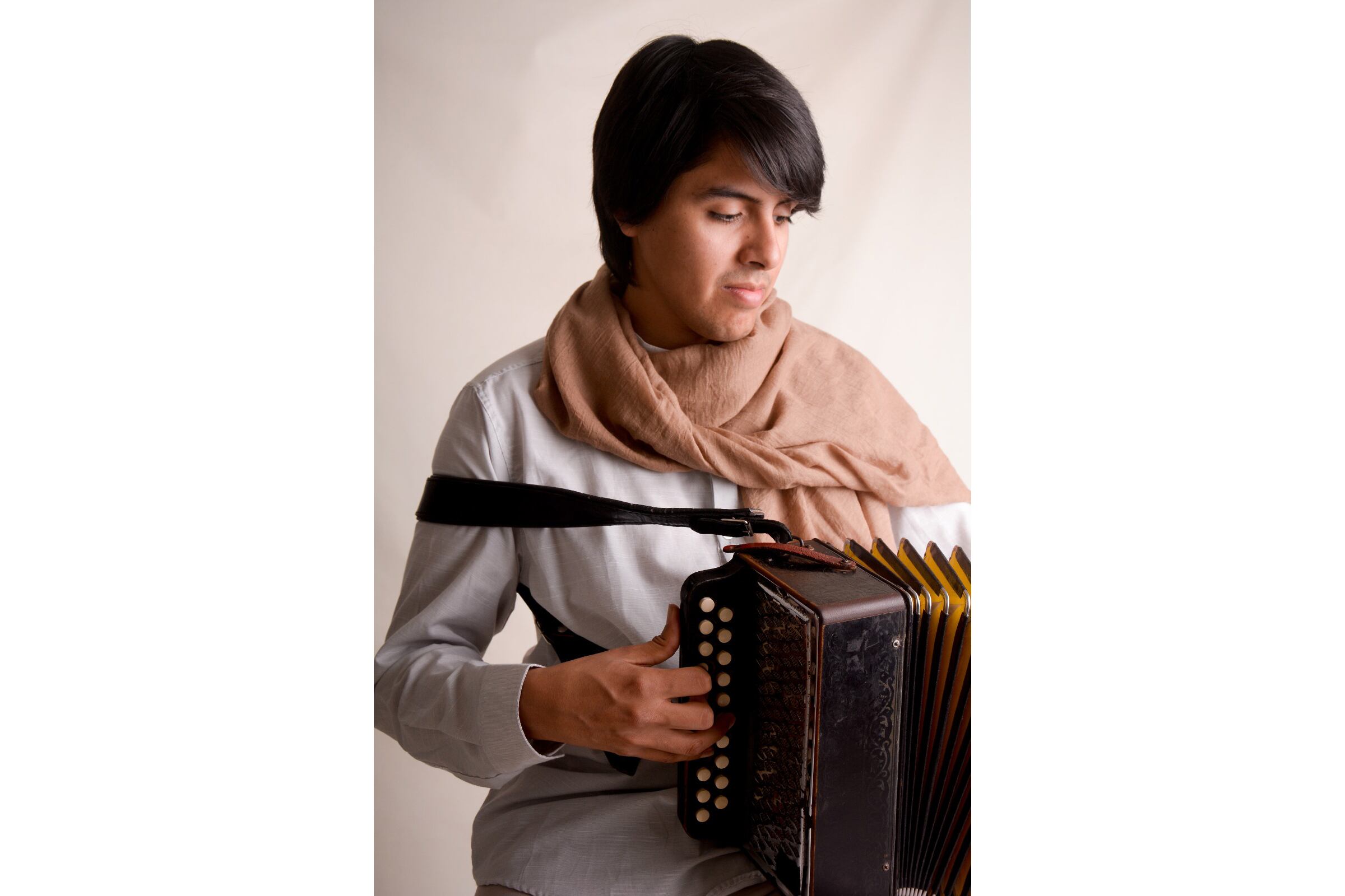 Santiago Torres, acordeonista, denuncia el olvido. 