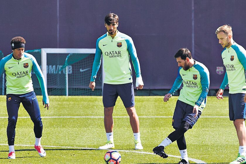 Lejos de Zurich, ayer Messi entrenó con el Barcelona preparando el partido ante Villarreal.