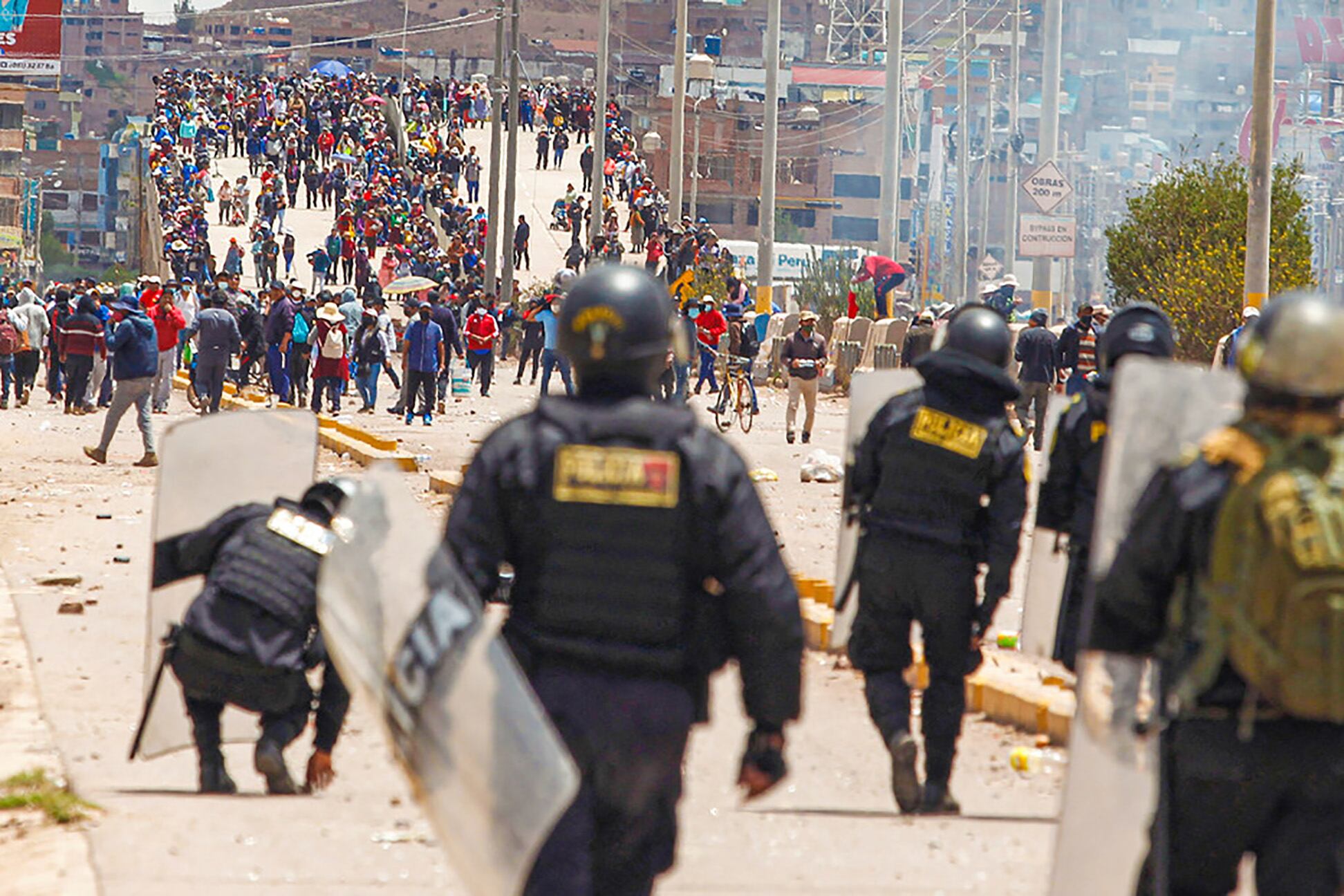 La policía se prepara para reprimir manifestantes en la ciudad de Juliaca