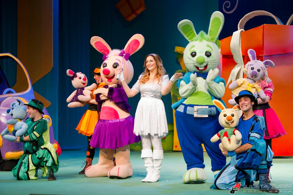 Este sábado habrá funciones de "Cantando con Adriana - Cajitas de Sorpresas". 