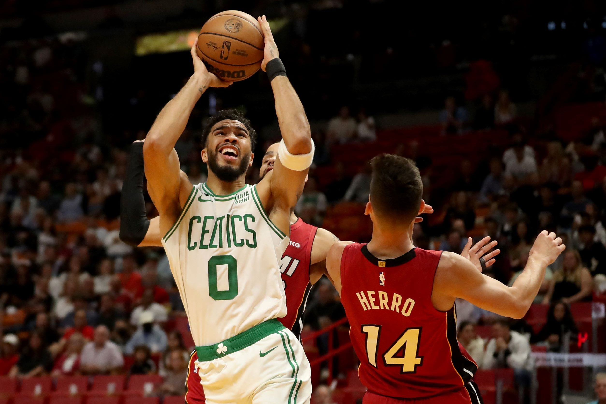 Jayson Tatum, una de las figuras del triunfo de los Celtics frente a los Heat (Foto: AFP).
