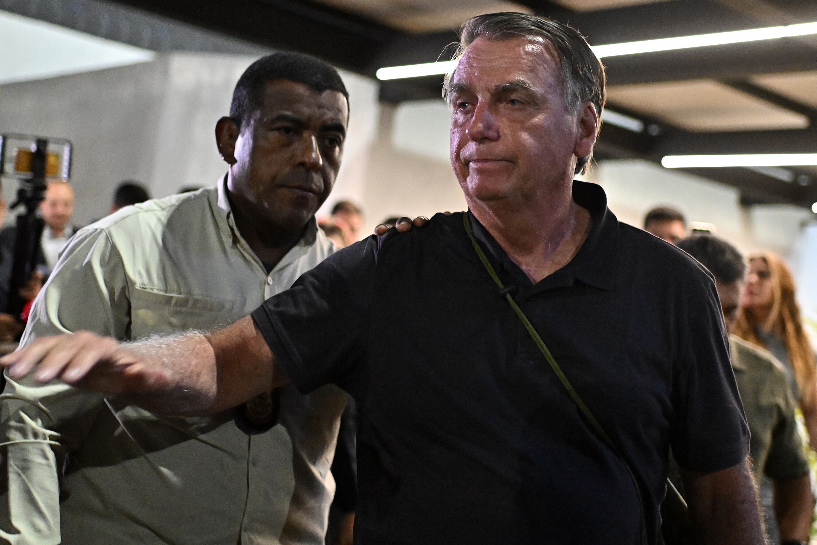 Bolsonaro admitió que estudió la posibilidad de una intervención militar.