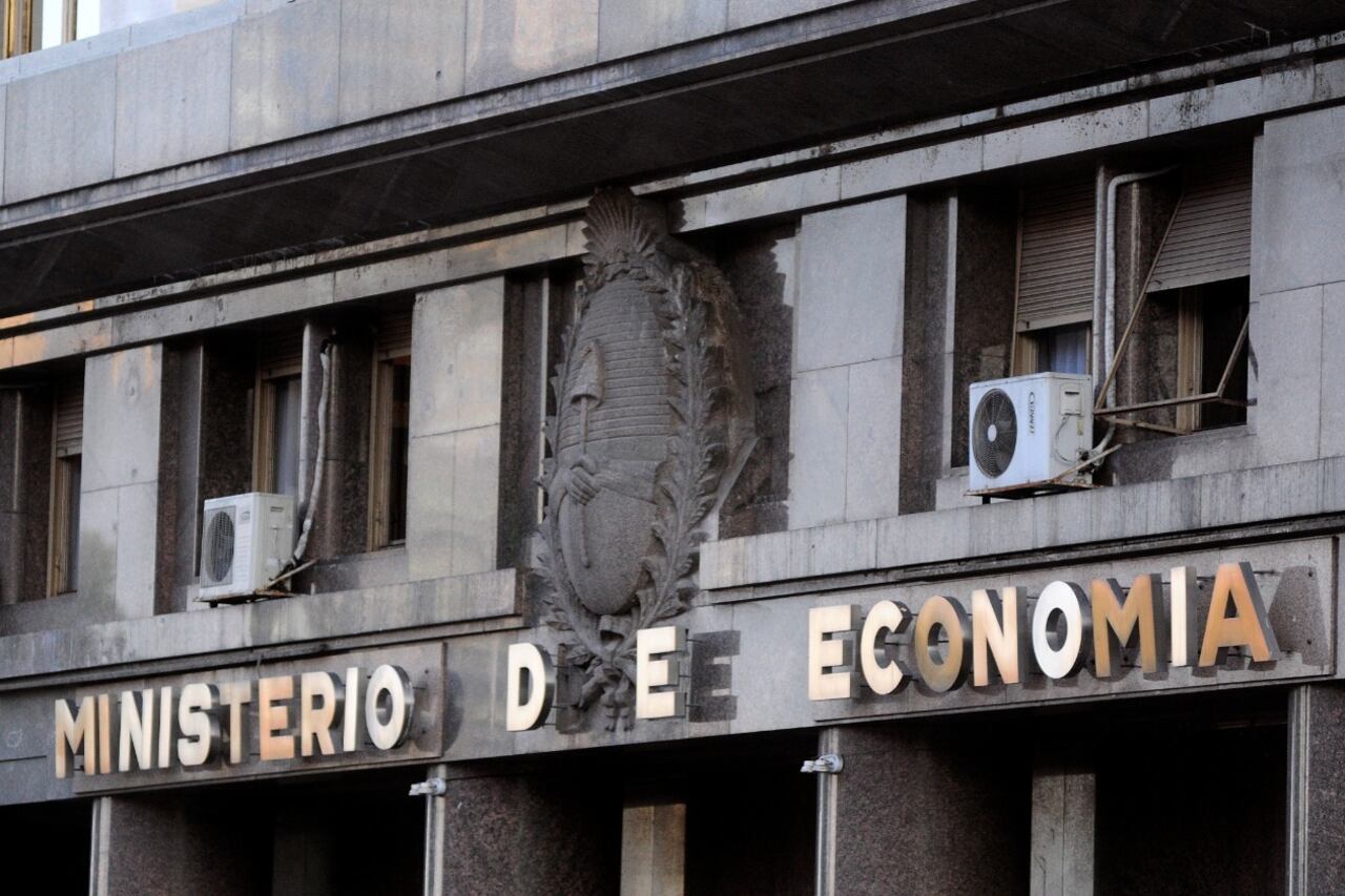 Los gastos en asignaciones familiares y jubilaciones retrocedieron en términos reales.