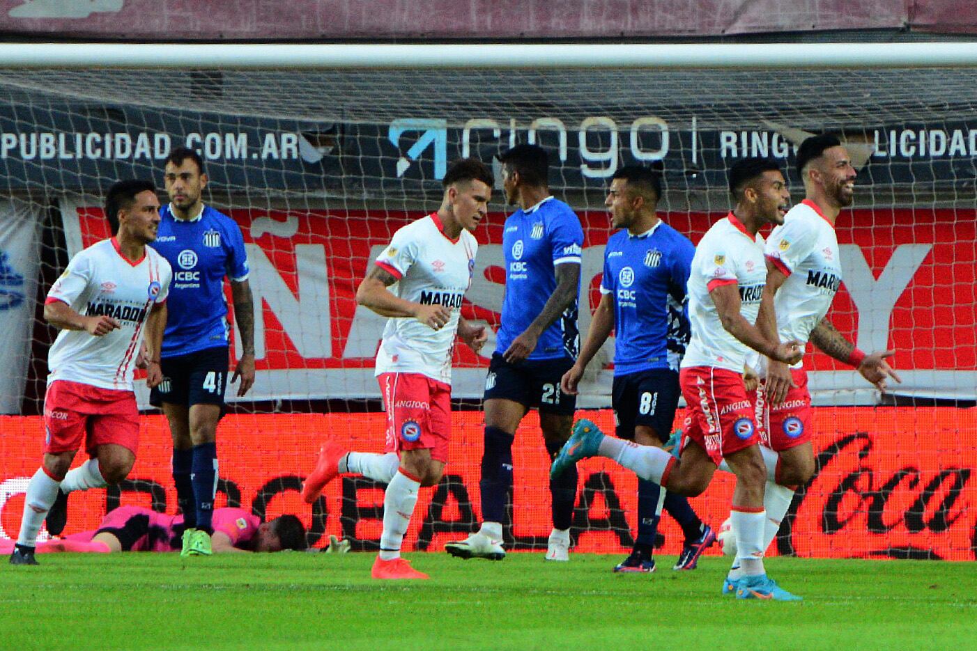Ávalos lidera la celebración del Bicho en el Maradona