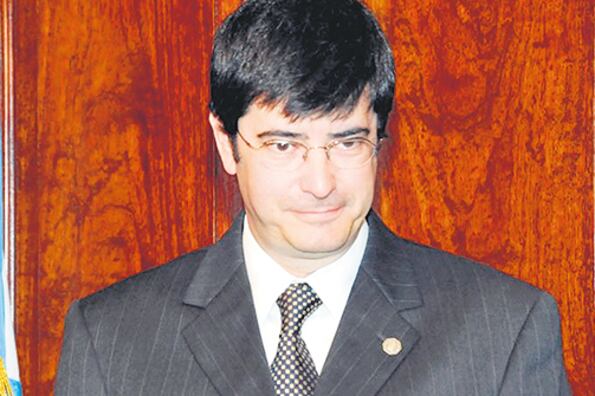 Cozzi, crítico de las políticas de desarme, quedó al frente de la ANMaC.