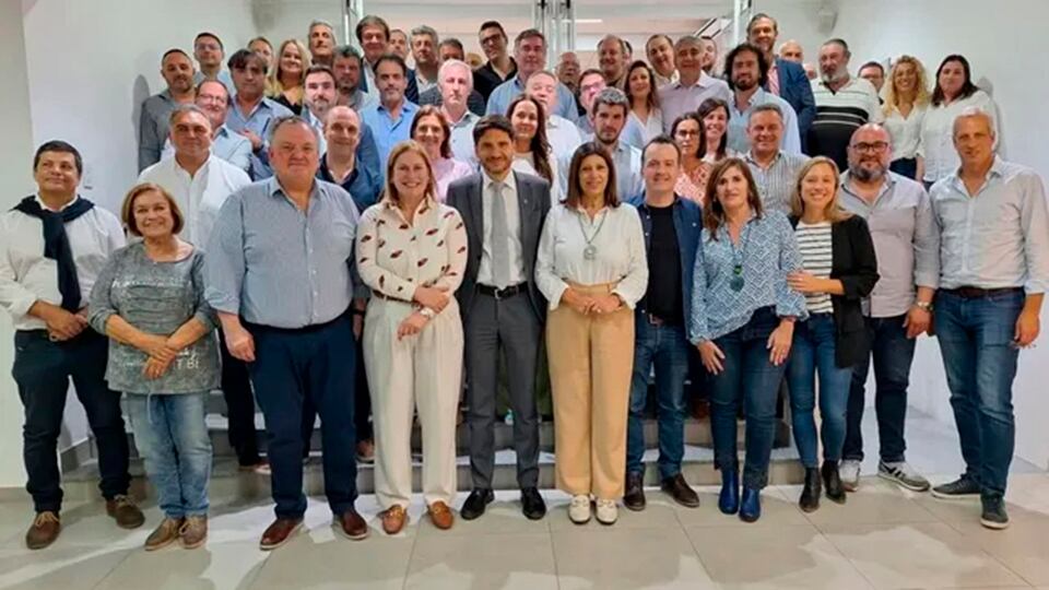 Dirigentes de los doce partidos que integran Unidos se reunieron en la sede provincial de la UCR. 