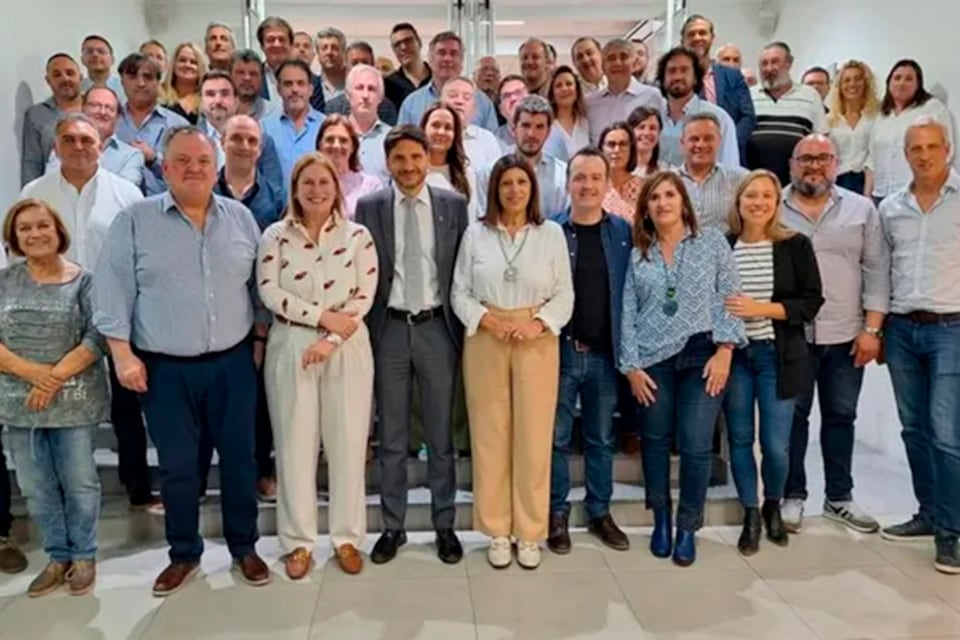 Dirigentes de los doce partidos que integran Unidos se reunieron en la sede provincial de la UCR.