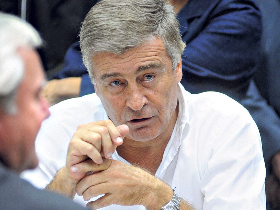 Oscar Aguad sostiene que los Macri no tienen recursos económicos para pagar su deuda con el Estado.