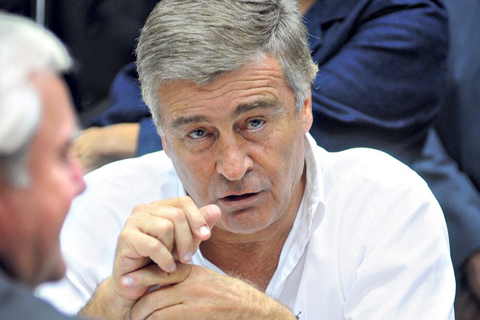 Oscar Aguad sostiene que los Macri no tienen recursos económicos para pagar su deuda con el Estado.