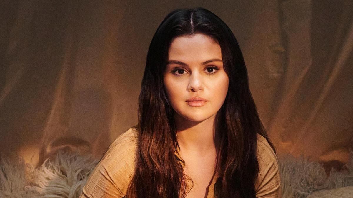 "Mi mente y yo. Algunas veces no nos llevamos bien y se vuelve difícil respirar. Pero no cambiaría mi vida", aseguró Selena Gomez. (Foto: Apple)