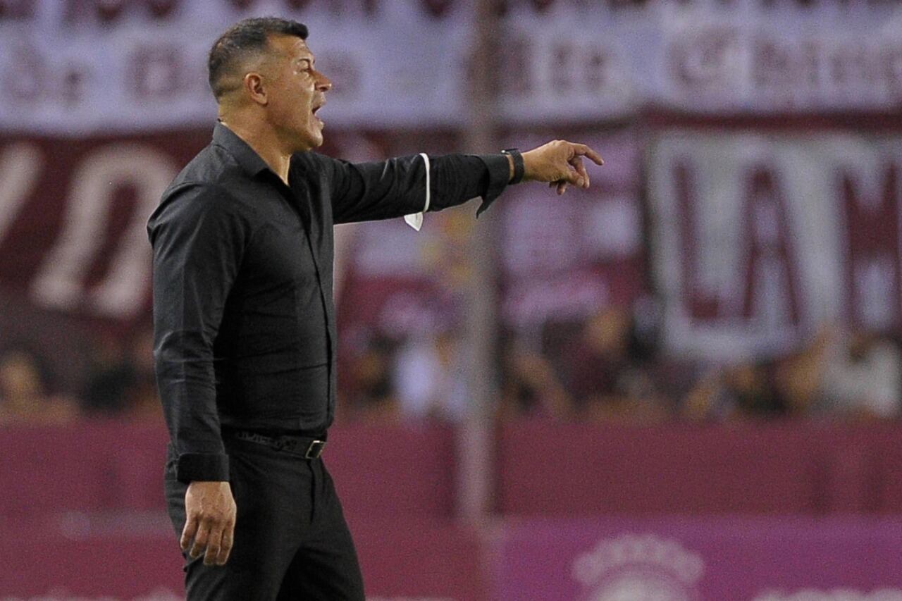 Jorge Almirón y un rendimiento inesperado en su vuelta a Lanús: dos triunfos, tres empates, cuatro derrotas