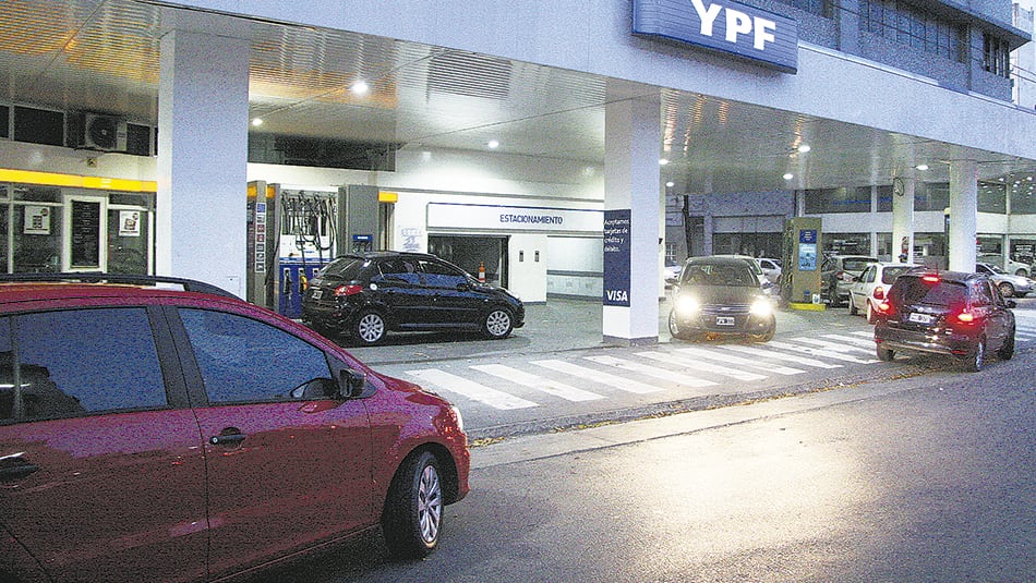 Un día después que su competencia, pero antes de iniciar abril, YPF modificó sus precios.