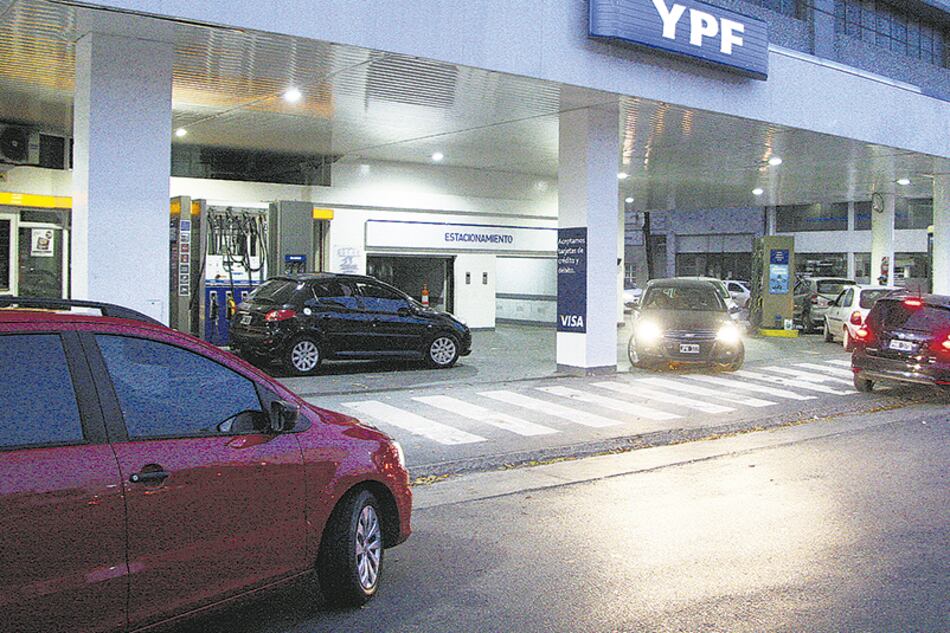 Un día después que su competencia, pero antes de iniciar abril, YPF modificó sus precios.
