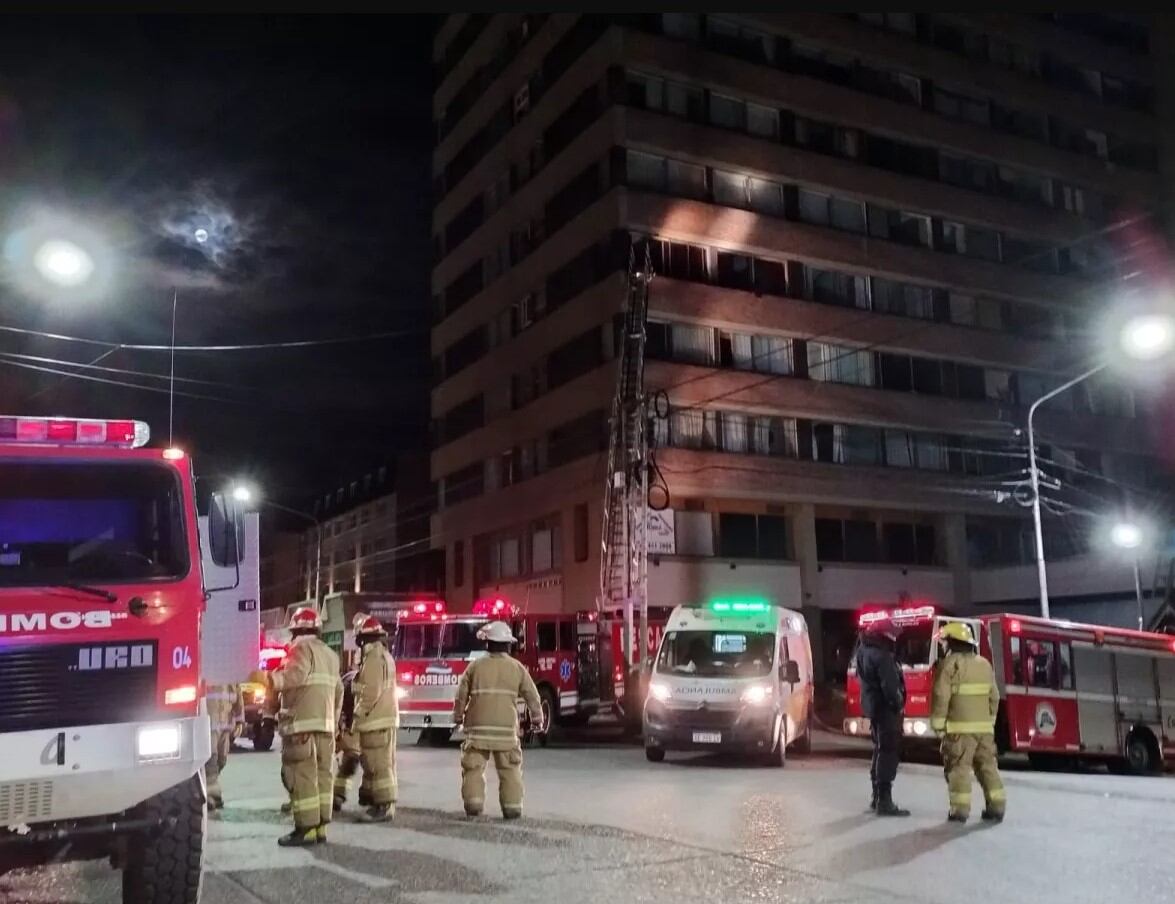 El fuego en el edificio de Bariloche Center se desató por un cortocircuito, en uno de los pasillos de la planta baja (Foto: MPF Rio Negro). 