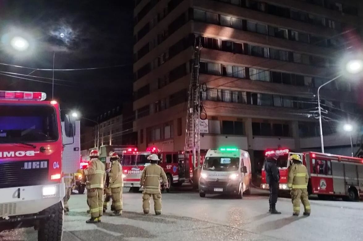 El fuego en el edificio de Bariloche Center se desató por un cortocircuito, en uno de los pasillos de la planta baja (Foto: MPF Rio Negro).