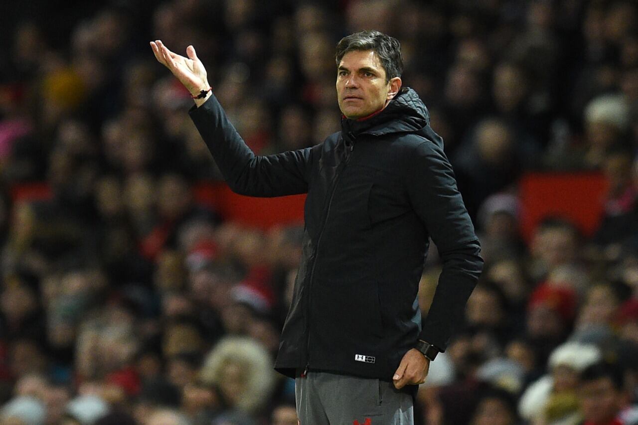 El ex defensor se pone el buzo de entrenador.