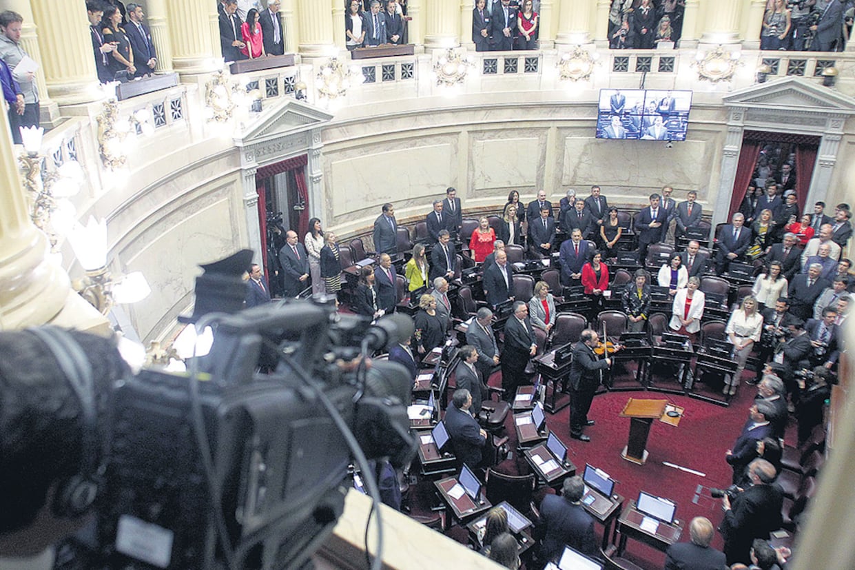 El oficialismo tendrá el martes su primera reunión de interbloque, con los nuevos senadores.