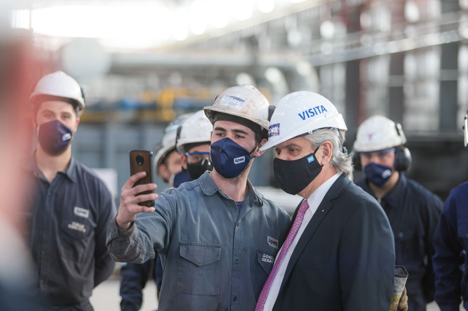 Alberto Fernández visitó la metalúrgica APEX en La Pampa.