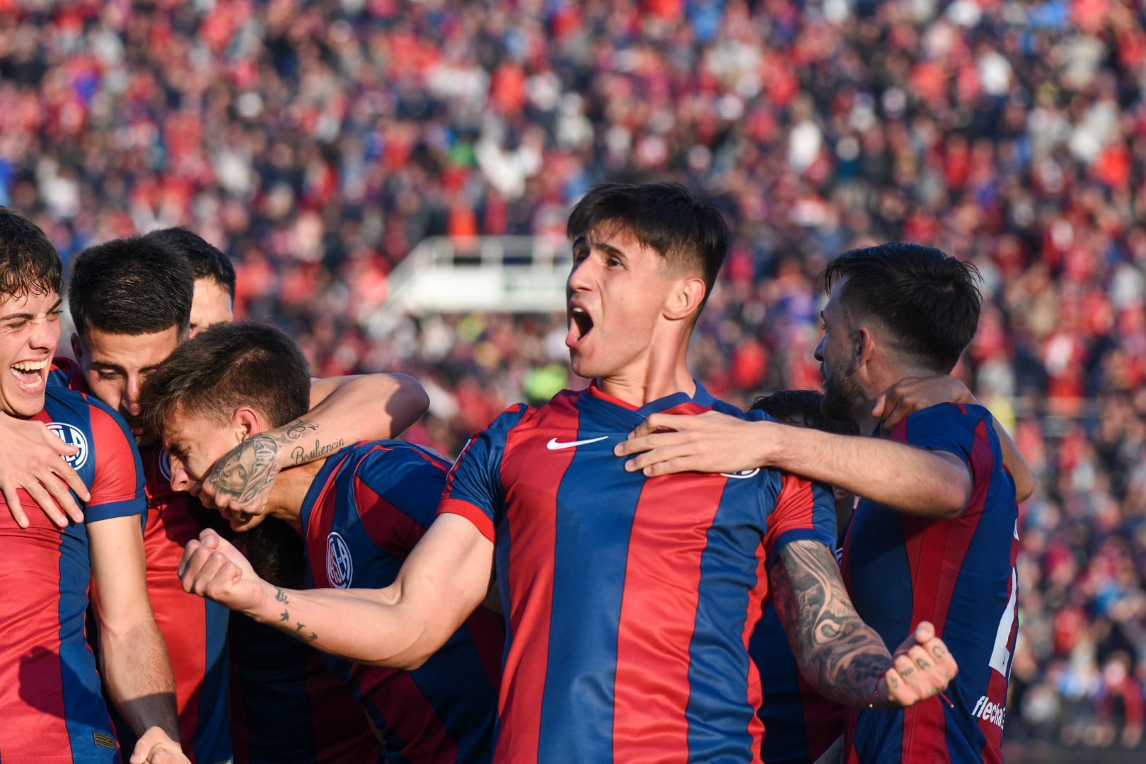 Adam Bareiro celebra el gol del triunfo de San Lorenzo ante Boca Juniors